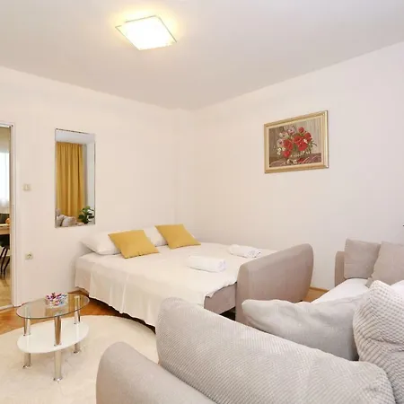 Neva Modern Guest house 4*