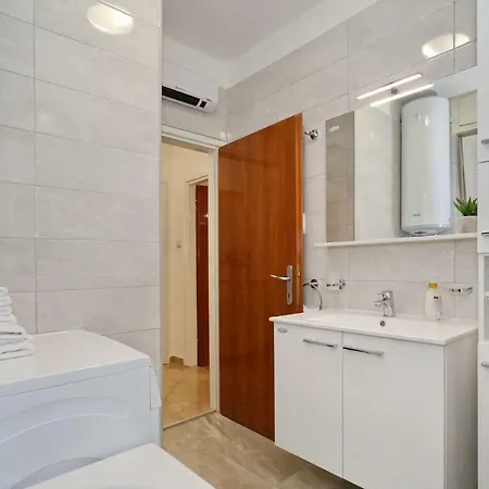 Neva Modern Gasthuis Zadar