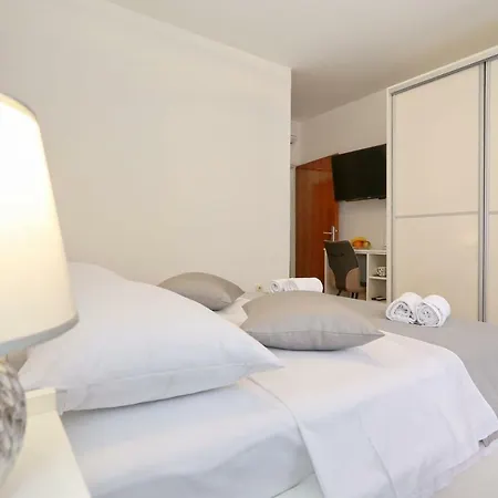 Neva Modern Gasthuis Zadar