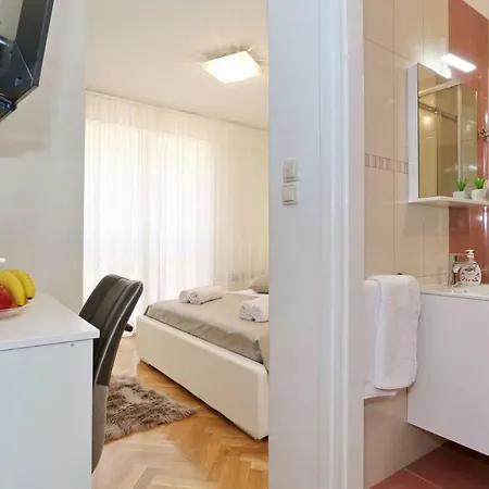 Gasthuis Neva Modern Zadar