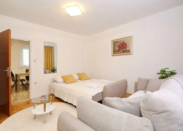 Neva Modern Gæstehus 4*