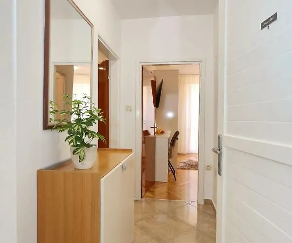 Neva Modern Gæstehus 4*